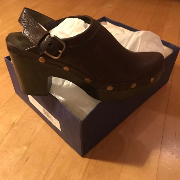 Stuart Weitzman Scrubs Clog NWOT - Picture 5 of 6